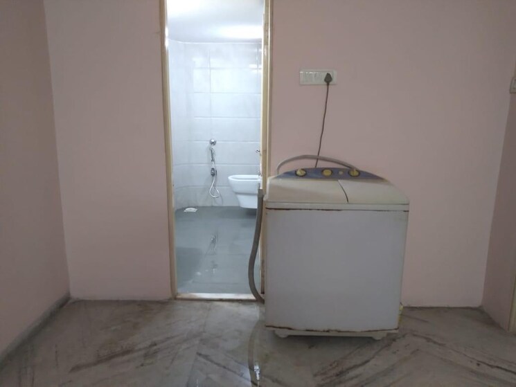 Bathroom, bhatar 4 Bedroom 196 Sq.Yd. Villa In Bhatar Surat 8166116