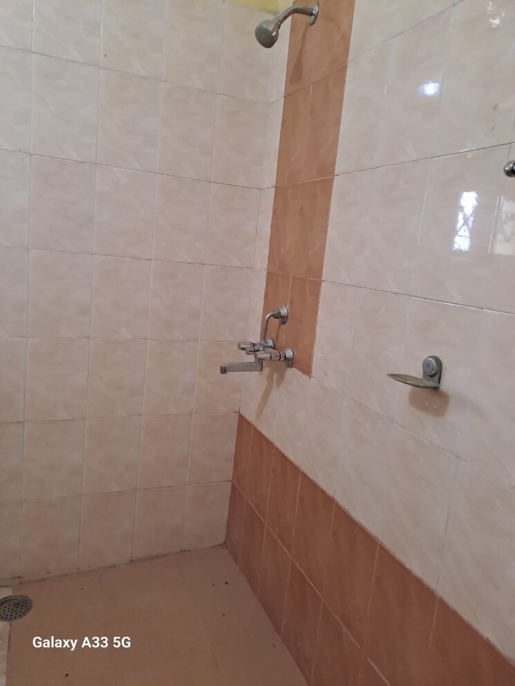 Bathroom, palam-vihar-residents-association 2.5 Bedroom 1100 Sq.Ft. Builder Floor In Palam Vihar Gurgaon 8166096