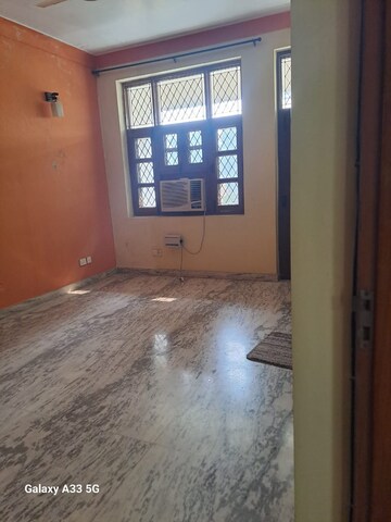 Room in 2.5 BHK Builder Floor at Palam Vihar Residents Association, Palam Vihar – for Sale