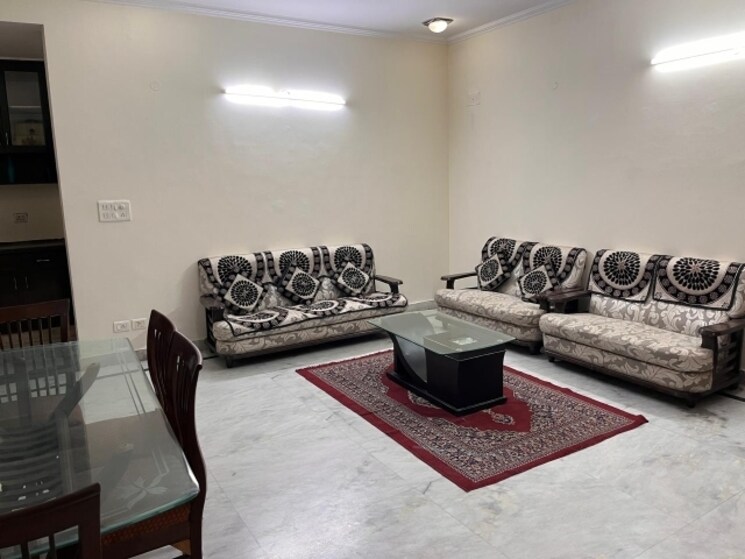 Living Room, sector 31 6+ Bedroom 450 Sq.Mt. Villa In Sector 31 Noida 8166105