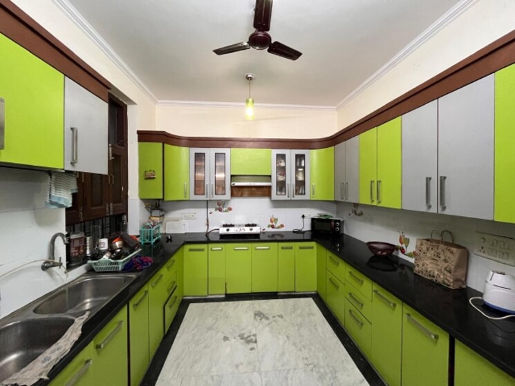 Kitchen, sector 31 6+ Bedroom 450 Sq.Mt. Villa In Sector 31 Noida 8166105