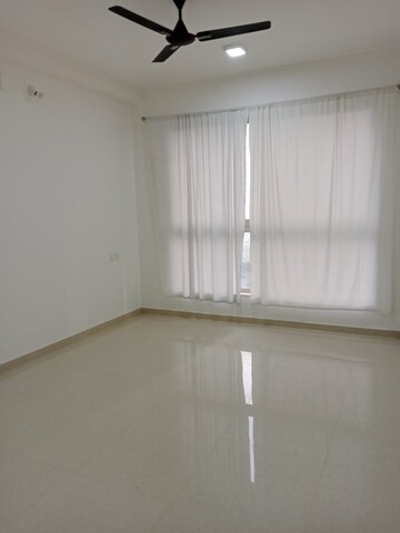 Room in 2 BHK Apartment at Hiranandani Fortune City, New Panvel – for Rent