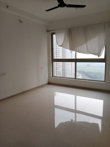 Room in 2 BHK Apartment at Hiranandani Fortune City, New Panvel – for Rent