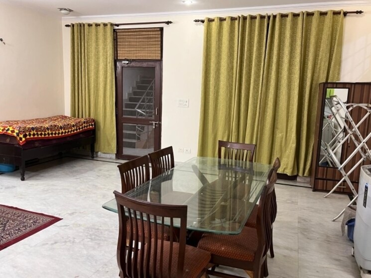 Living Room, rwa-apartments 6+ Bedroom 234 Sq.Mt. Independent House In Sector 31 Noida 8166181