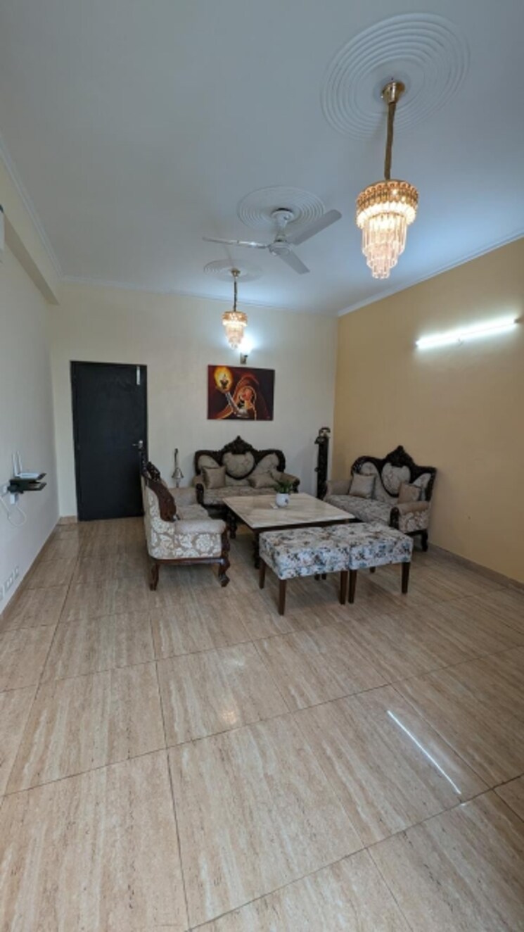 Living Room, rwa-apartments 6+ Bedroom 234 Sq.Mt. Independent House In Sector 31 Noida 8166181