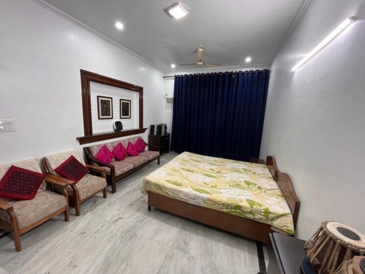 Bedroom, rwa-apartments 6+ Bedroom 234 Sq.Mt. Independent House In Sector 31 Noida 8166181