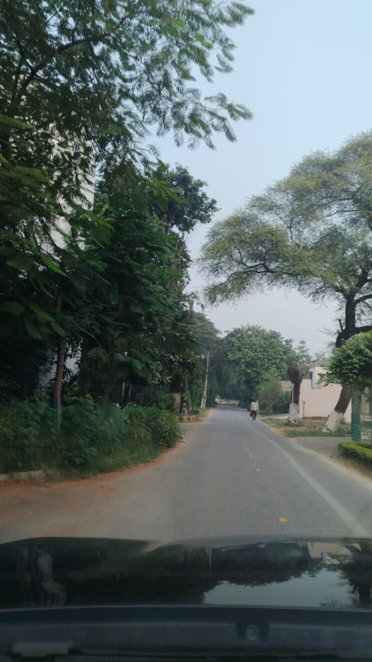 Garden, dharam-flats  107 Sq.Yd. Plot In Palam Vihar Extension Gurgaon 8166135