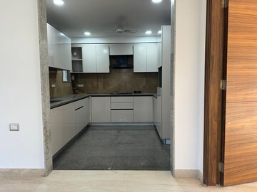Kitchen in 1.5 BHK Builder Floor at Sector 30 – for Rent
