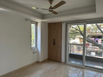 Room in 1.5 BHK Builder Floor at Sector 30 – for Rent