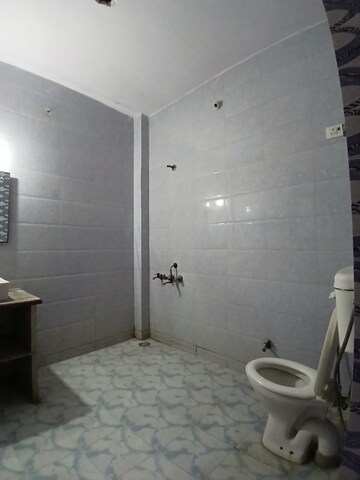 Bathroom in 3 BHK Apartment at Kartik Kunj Apartments, Sector 44 – for Rent