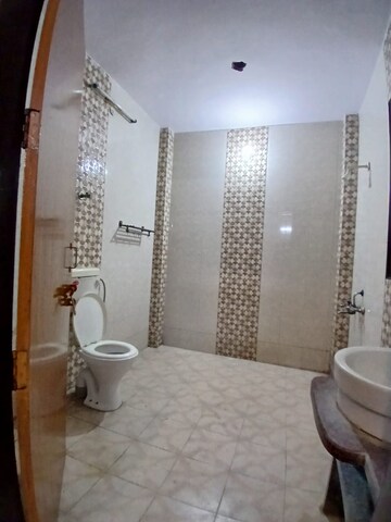 Bathroom in 3 BHK Apartment at Kartik Kunj Apartments, Sector 44 – for Rent