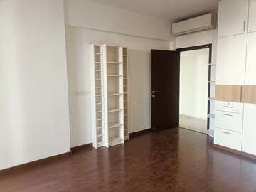 Master Bedroom in 4 BHK Apartment at Indiabulls Enigma, Sector 110 – for Rent