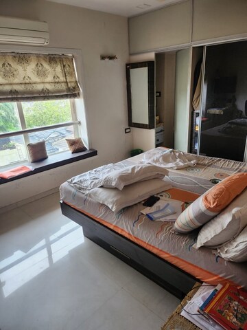 Bedroom in 5 BHK Apartment at Ajanta Apartment Colaba, Colaba – for Rent