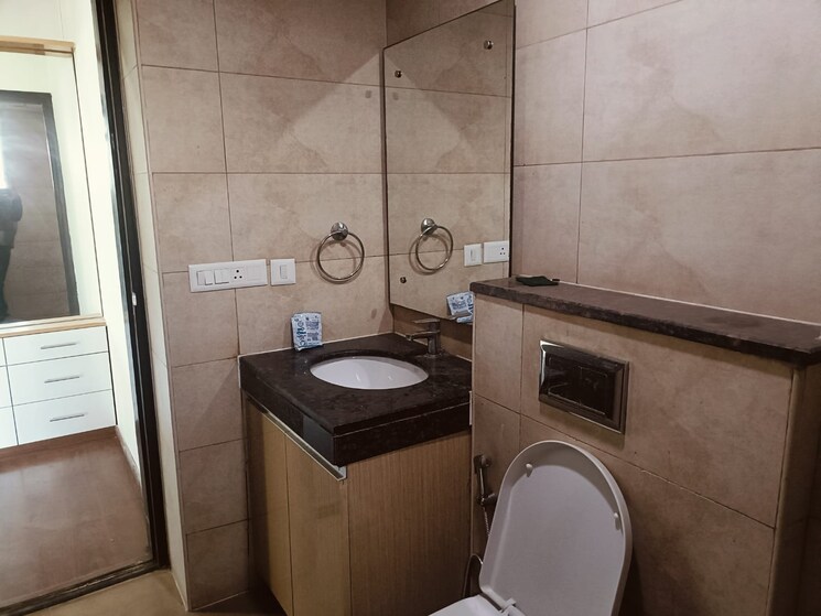 Bathroom, indiabulls-enigma 5 Bedroom 3830 Sq.Ft. Apartment In Sector 110 Gurgaon 8166246