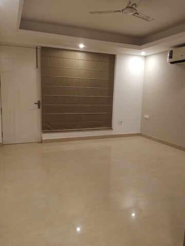 Room in 4 BHK Builder Floor at Parklands, Sector 85 – for Sale