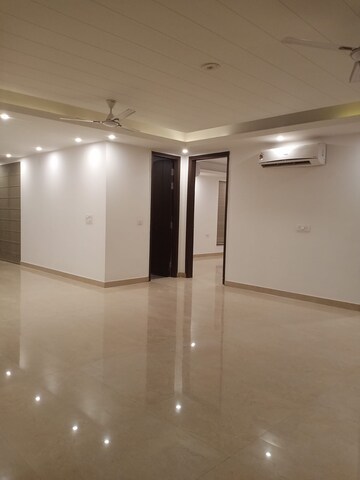 Room in 4 BHK Builder Floor at Parklands, Sector 85 – for Sale