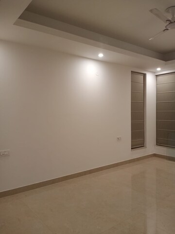 Room in 4 BHK Builder Floor at Parklands, Sector 85 – for Sale