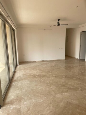 Room in 3 BHK Apartment at Hiranandani Fortune City, New Panvel – for Rent
