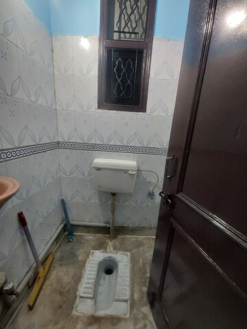 Bathroom in 1.5 BHK Builder Floor at Vaishali Sector 4 – for Rent