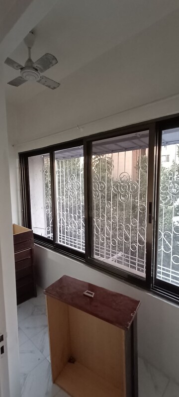 Room in 2 BHK Apartment at Bandra West – for Rent
