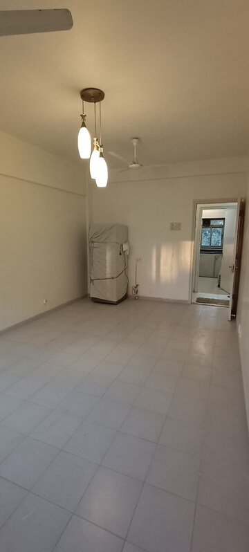 Room in 2 BHK Apartment at Bandra West – for Rent