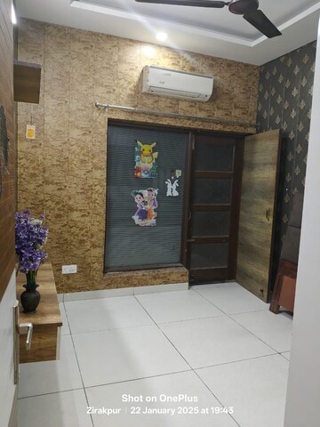 Room in 3 BHK Apartment at Penta Homes, Vip Road – for Rent