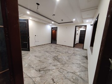 Room in 3 BHK Builder Floor at Parklands, Sector 85 – for Sale