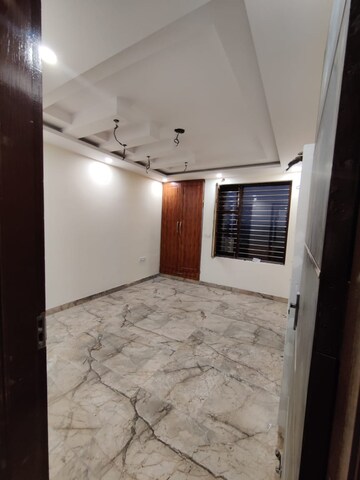 Room in 3 BHK Builder Floor at Parklands, Sector 85 – for Sale