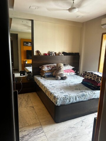 Bedroom in 1 BHK Apartment at Bandra West – for Rent