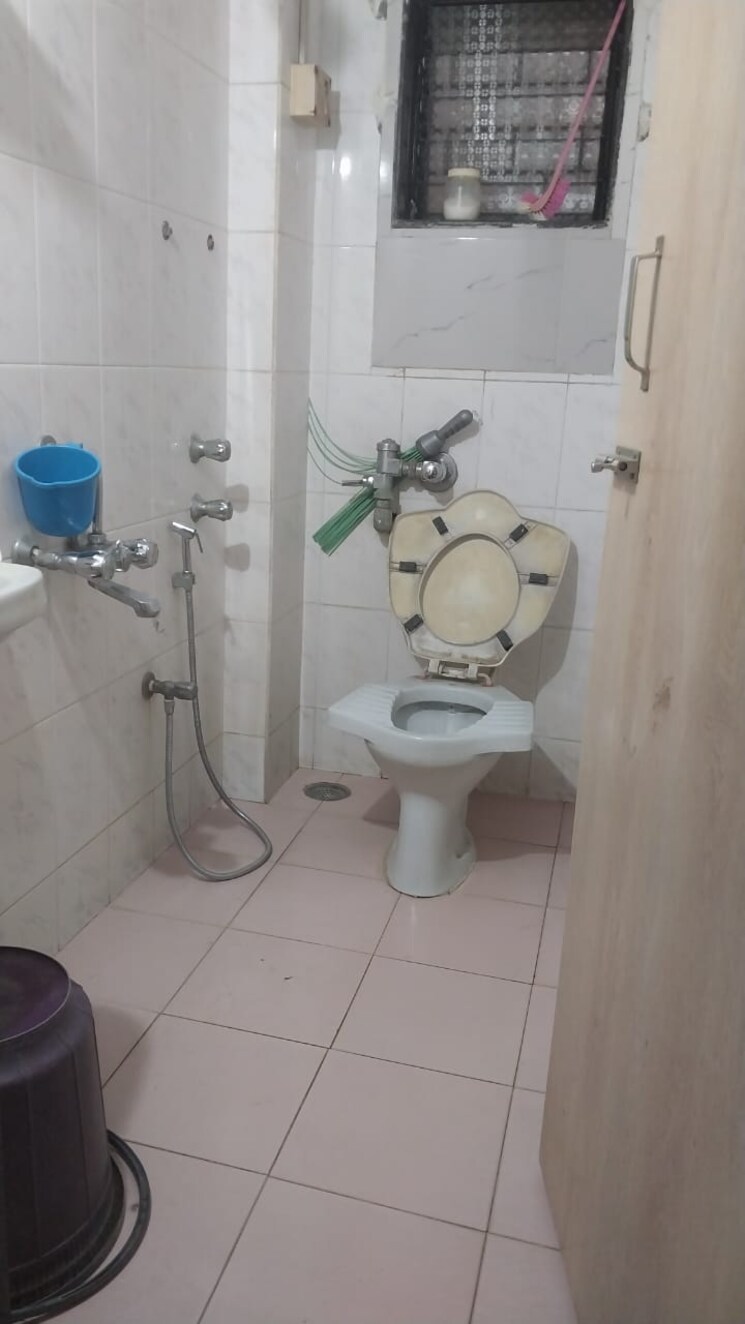 Bathroom, new panvel east 6 Bedroom 150 Sq.Mt. Independent House In New Panvel East Navi Mumbai 8166374