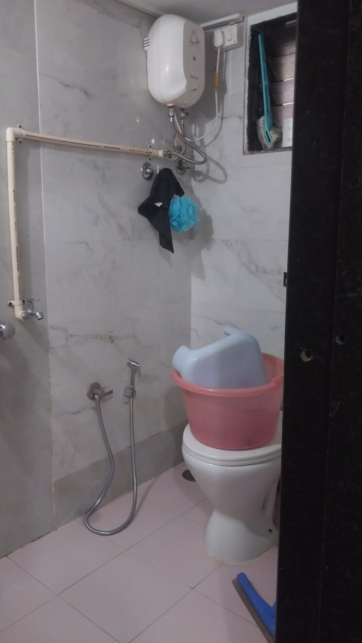 Bathroom, new panvel east 6 Bedroom 150 Sq.Mt. Independent House In New Panvel East Navi Mumbai 8166374