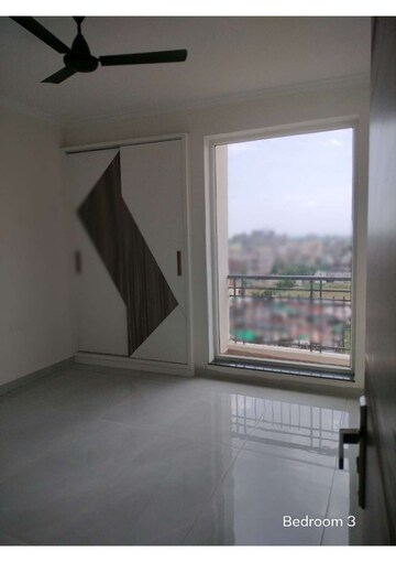 Room in 3 BHK Apartment at Home Town, Patiala Road – for Rent