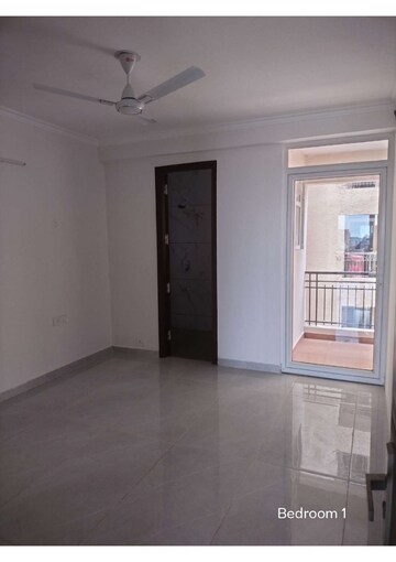 Room in 3 BHK Apartment at Home Town, Patiala Road – for Rent