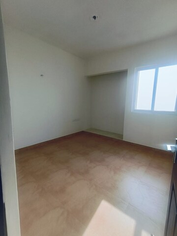 Room in 3 BHK Apartment at Arun Vihar Sector 37, Sector 37 – for Rent