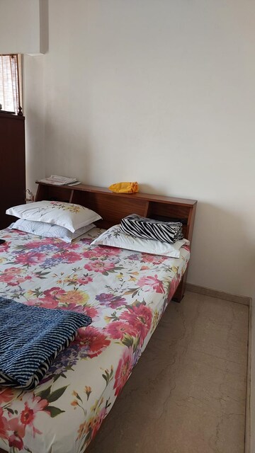 Bedroom in 4 BHK Apartment at Chembur – for Rent