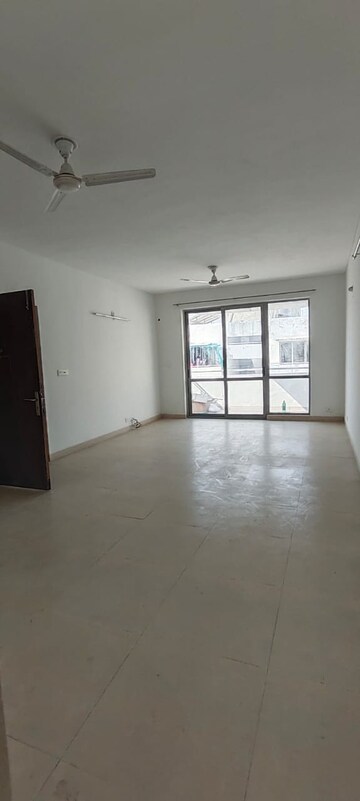 Room in 2 BHK Apartment at Vatika City Homes, Sector 83 – for Rent