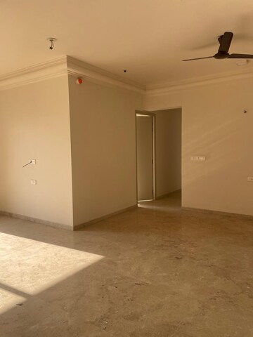Room in 3 BHK Apartment at Hiranandani Fortune City, New Panvel – for Rent