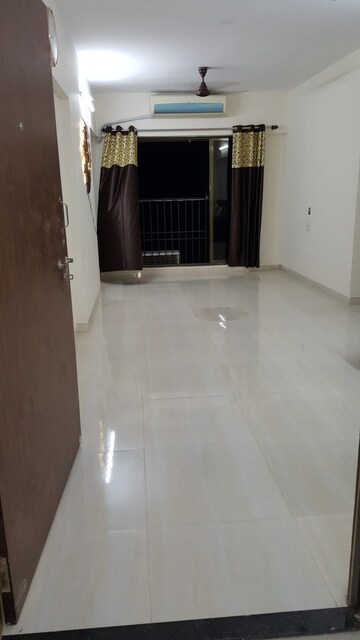 Room in 2 BHK Apartment at Ratnadeep CHS Tilak Nagar, Tilak Nagar – for Rent