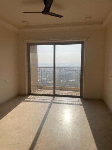 Room in 3 BHK Apartment at Hiranandani Fortune City, New Panvel – for Rent