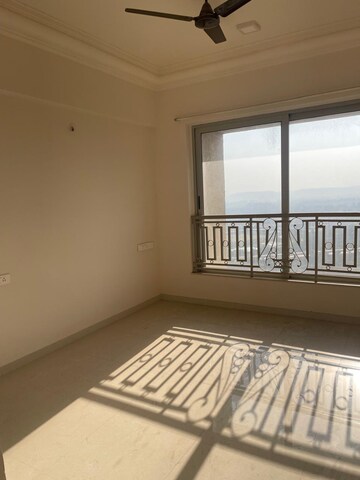 Room in 3 BHK Apartment at Hiranandani Fortune City, New Panvel – for Rent