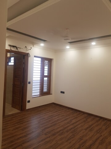 Room in 4 BHK Builder Floor at Parklands, Sector 85 – for Sale
