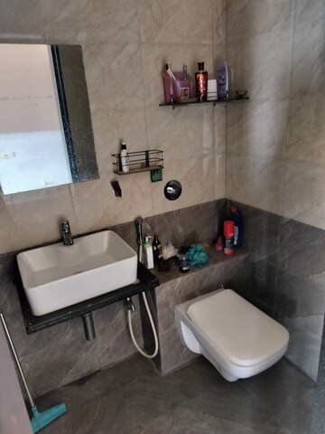 Furnished Amenities in 2.5 BHK Apartment at Kalpataru CHS Kandivali, Kandivali West – for Rent
