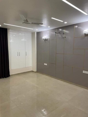 Room in 3 BHK Builder Floor at BPTP District, Sector 81 – for Sale