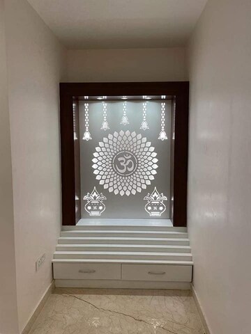 Furnished Amenities in 3 BHK Builder Floor at BPTP District, Sector 81 – for Sale