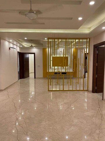 Room in 3 BHK Builder Floor at BPTP District, Sector 81 – for Sale