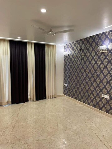 Bedroom in 3 BHK Builder Floor at BPTP District, Sector 81 – for Sale
