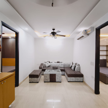 Living Room in 3 BHK Builder Floor at Hong Kong Bazaar, Sector 56 – for Rent