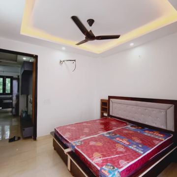 Bedroom in 3 BHK Builder Floor at Hong Kong Bazaar, Sector 56 – for Rent