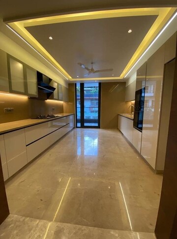 Kitchen in 3 BHK Builder Floor at BPTP District, Sector 81 – for Sale