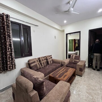 Living Room in 1 BHK Builder Floor at Ansal Sushant Lok I, Sector 43 – for Rent